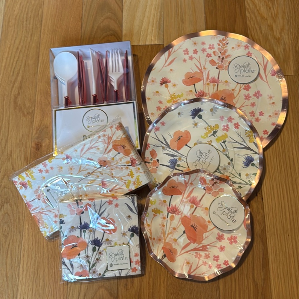 Sophistiplate Service For 8 Luncheon Set